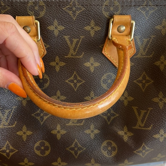 pre loved speedy 25! Great condition and comes with verification paperwork!! - Picture 8 of 8